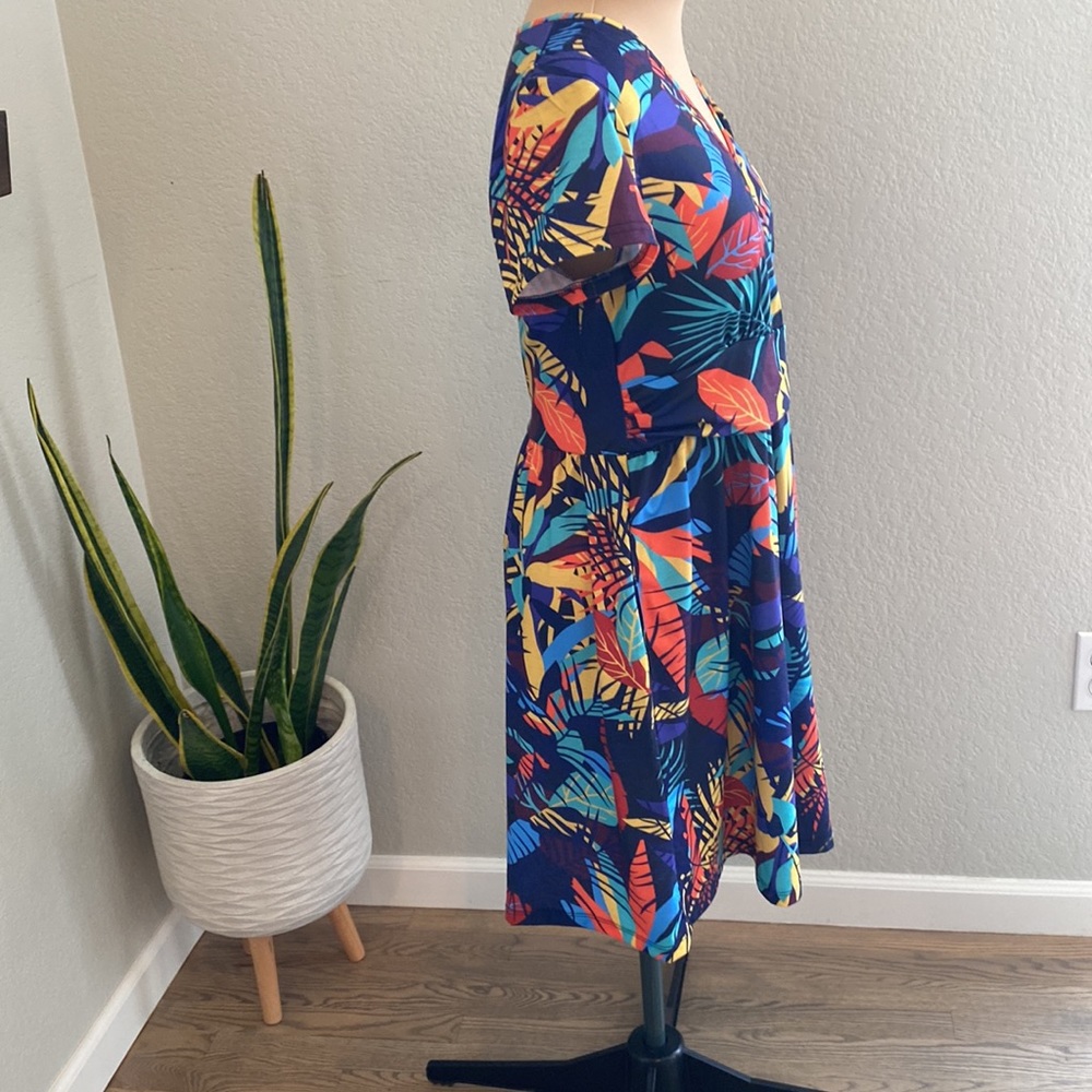 Ouges Bold Floral Short Sleeve Dress Large - image 4